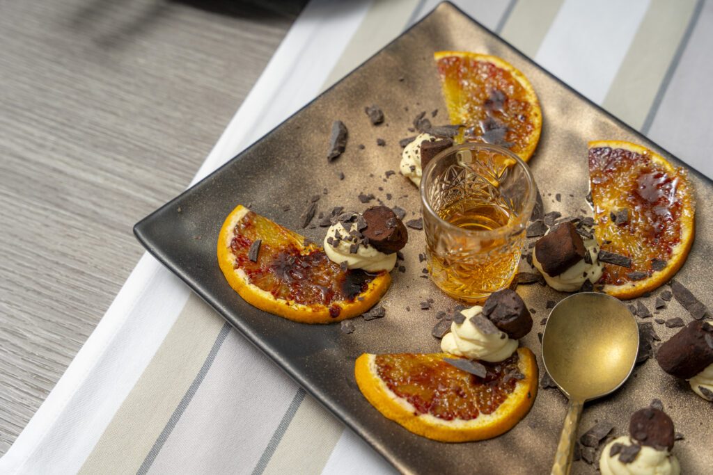 Gnocchetti al cioccolato con arancia caramellata, mascarpone e rum – Follia Beach
